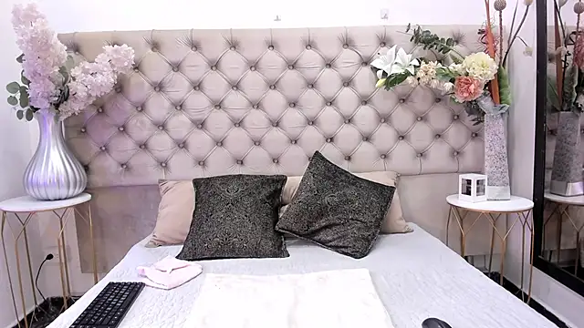 BellaWilliams  online show from 9, 4, 2026