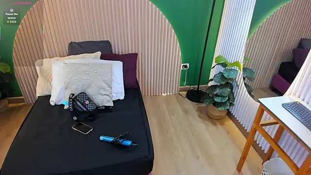 Alicecoule  online show from 14, 6, 2026