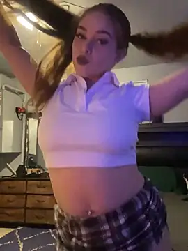 Snapshot of mariex83 chatting on 5, 4, 2026 mariex83 online show from 5, 4, 2026