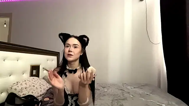 Adeline star online show from 30, 4, 2026