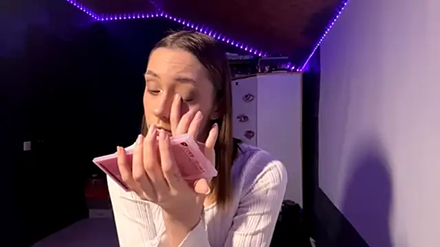 Snapshot of CoreenGau chatting on 14, 4, 2026 CoreenGau online show from 14, 4, 2026