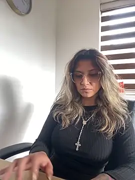 Isabella varella- online show from 11, 5, 2026