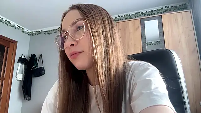 Milaissocute online show from 25, 4, 2026
