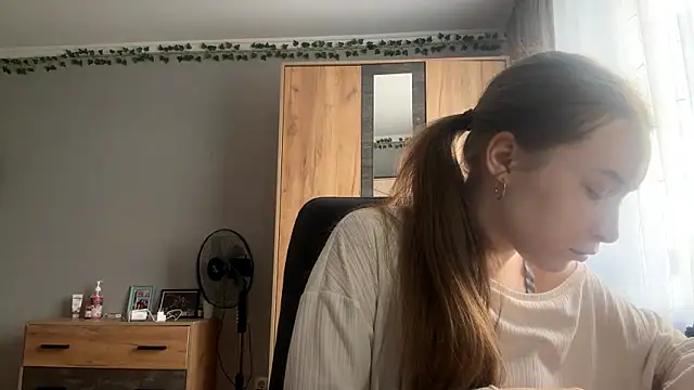 Milaissocute online show from 12, 5, 2026