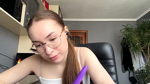 Milaissocute online show from 14, 5, 2026