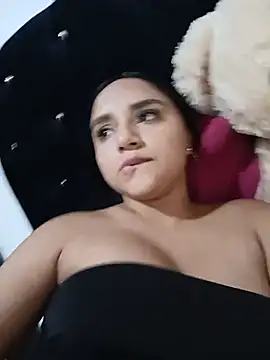 Snapshot of Valentina_Narvaez chatting on 6, 7, 2026 Valentina Narvaez online show from 6, 7, 2026