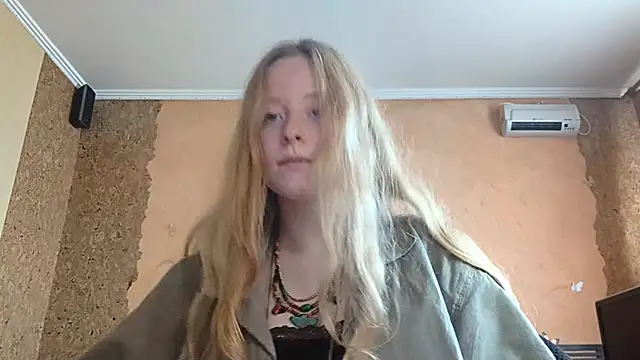 Snapshot of KateVibe_01 chatting on 17, 6, 2026 KateVibe 01 online show from 17, 6, 2026