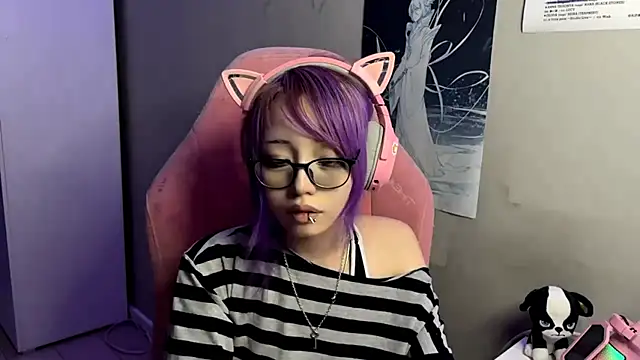 Snapshot of SaxonDibs chatting on 5, 4, 2026 SaxonDibs online show from 5, 4, 2026