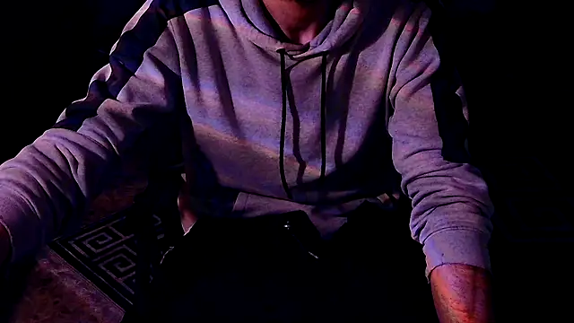 Snapshot of JuicyOnee chatting on 5, 4, 2026 JuicyOnee online show from 5, 4, 2026