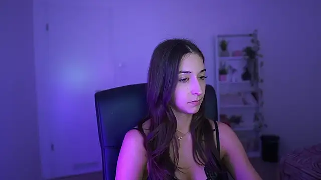 Crystalbrunette18 online show from 9, 4, 2026