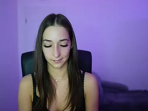 Crystalbrunette18 online show from 17, 5, 2026
