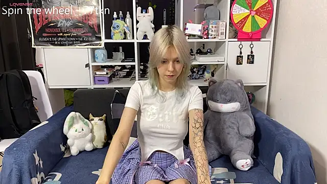 Snapshot of LunaBless chatting on 5, 7, 2026 LunaBless online show from 5, 7, 2026