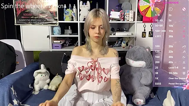 Snapshot of LunaBless chatting on 7, 7, 2026 LunaBless online show from 7, 7, 2026