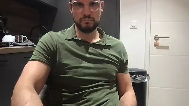 YoloNude online show from 7, 4, 2026