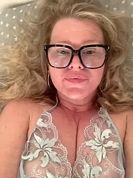 Love Lee xo online show from 22, 4, 2026