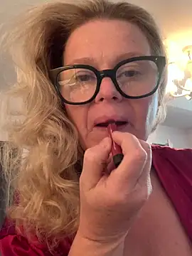 Love Lee xo online show from 9, 6, 2026