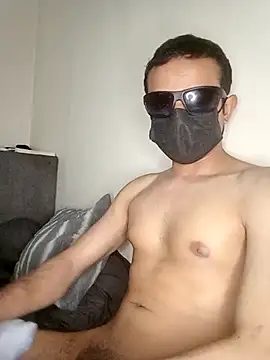 LuisLatinboyy online show from 5, 4, 2026