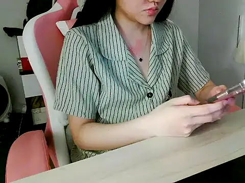 Snapshot of lucienguyen chatting on 18, 4, 2026 lucienguyen online show from 18, 4, 2026