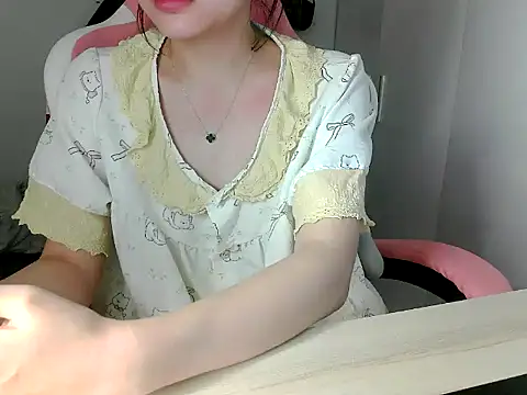 Snapshot of lucienguyen chatting on 4, 5, 2026 lucienguyen online show from 4, 5, 2026