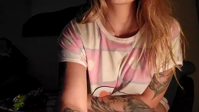 Snapshot of SilvyDiamond chatting on 14, 4, 2026 SilvyDiamond online show from 14, 4, 2026