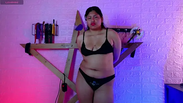 Bdsm Kiara online show from 30, 4, 2026