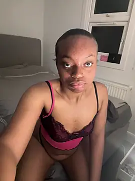 Snapshot of MADISONBx chatting on 7, 4, 2026 MADISONBx online show from 7, 4, 2026