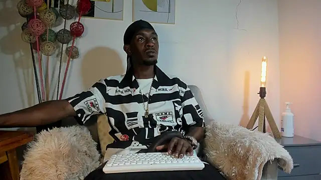 Snapshot of pipe_monstercock chatting on 13, 4, 2026 pipe monstercock online show from 13, 4, 2026