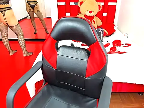 Snapshot of scarlett_red_1 chatting on 16, 4, 2026 scarlett red 1 online show from 16, 4, 2026