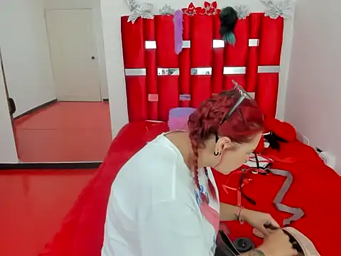scarlett red 1 online show from 7, 5, 2026