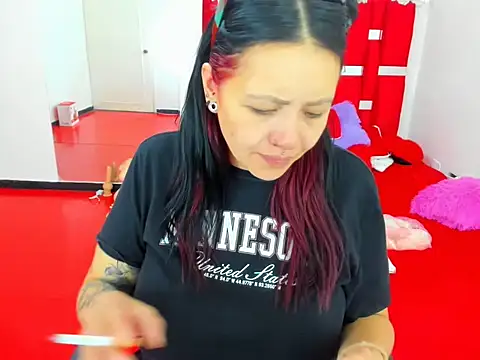 scarlett red 1 online show from 31, 5, 2026