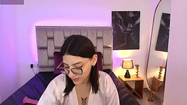 Snapshot of candy_tina chatting on 17, 4, 2026 candy tina online show from 17, 4, 2026