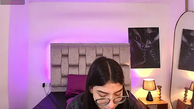 Snapshot of candy_tina chatting on 19, 4, 2026 candy tina online show from 19, 4, 2026