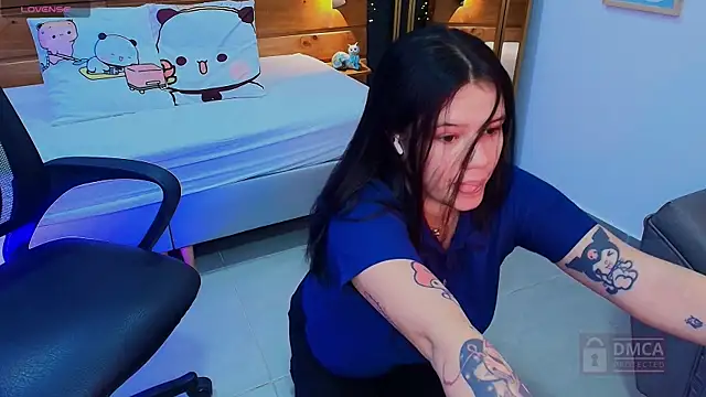 Snapshot of aria_bloomer chatting on 18, 4, 2026 aria bloomer online show from 18, 4, 2026