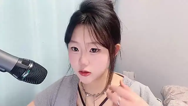 Lilababy00 online show from 18, 4, 2026