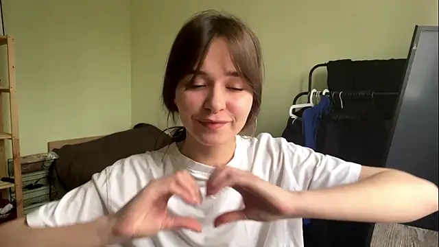 Snapshot of AngelTempt chatting on 7, 4, 2026 AngelTempt online show from 7, 4, 2026