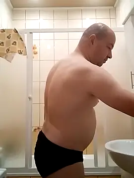 Snapshot of Luceriusbigass chatting on 6, 11, 2025 Luceriusbigass online show from 6, 11, 2025