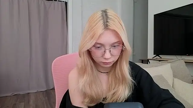 Snapshot of vielleee chatting on 9, 5, 2026 vielleee online show from 9, 5, 2026