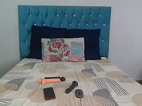 YourWifeyLily online show from 7, 5, 2026
