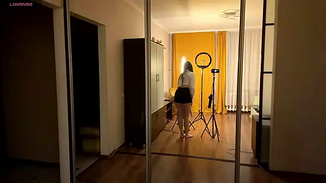 Snapshot of peachlunee chatting on 11, 4, 2026 peachlunee online show from 11, 4, 2026