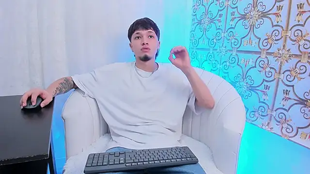 Snapshot of NewDannii chatting on 8, 4, 2026 NewDannii online show from 8, 4, 2026