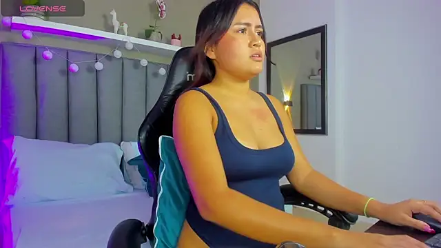 Snapshot of aitana_moon_ chatting on 12, 4, 2026 aitana moon online show from 12, 4, 2026