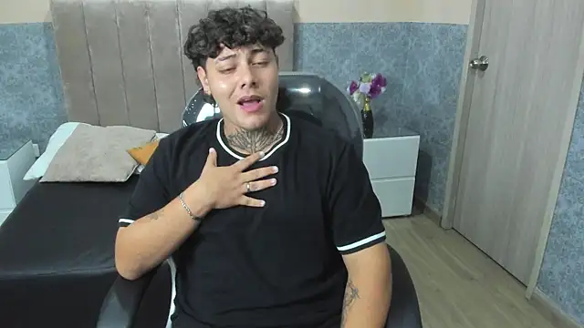 Snapshot of DAMON_SALVATTORE chatting on 9, 4, 2026 DAMON SALVATTORE online show from 9, 4, 2026