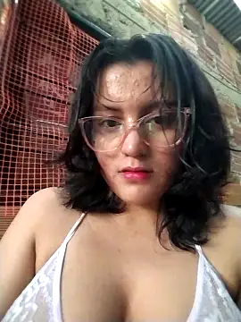 Snapshot of sienna_elara chatting on 5, 5, 2026 sienna elara online show from 5, 5, 2026