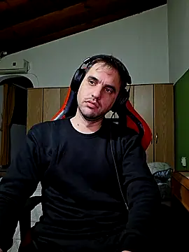 Snapshot of Gonza42OArg chatting on 8, 4, 2026 Gonza42OArg online show from 8, 4, 2026