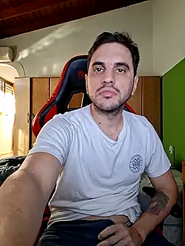 Snapshot of Gonza42OArg chatting on 12, 4, 2026 Gonza42OArg online show from 12, 4, 2026