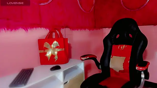 Mia dasilva  online show from 14, 4, 2026