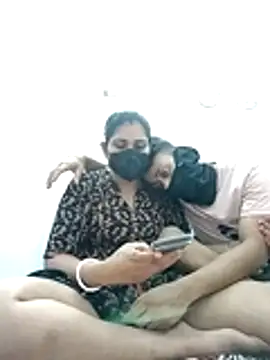 Snapshot of hornycouple096 chatting on 18, 4, 2026 hornycouple096 online show from 18, 4, 2026