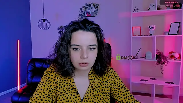 mia mooon  online show from 6, 5, 2026