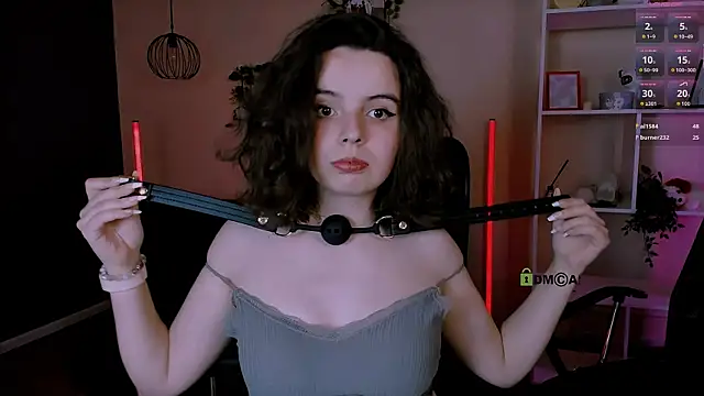 mia mooon  online show from 16, 5, 2026