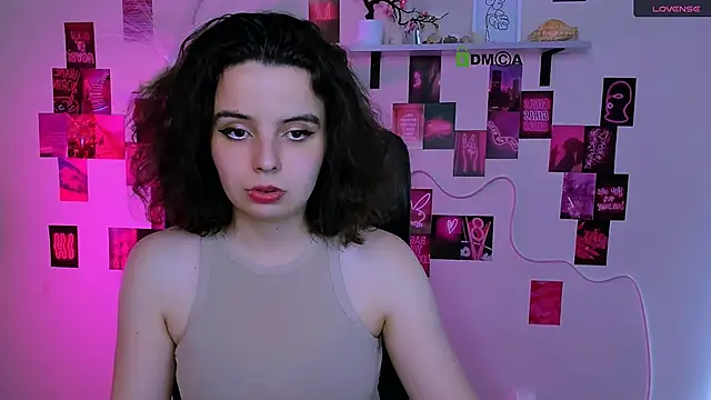 mia mooon  online show from 17, 5, 2026
